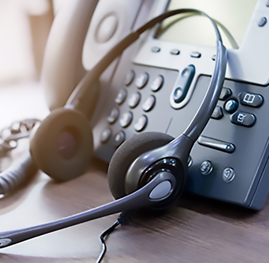 Har du flere spørsmål? Kundeservicestemning: telefon med hodetelefoner